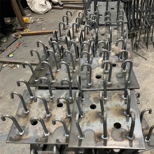 图纸中如何确定淮南预埋件的位置？